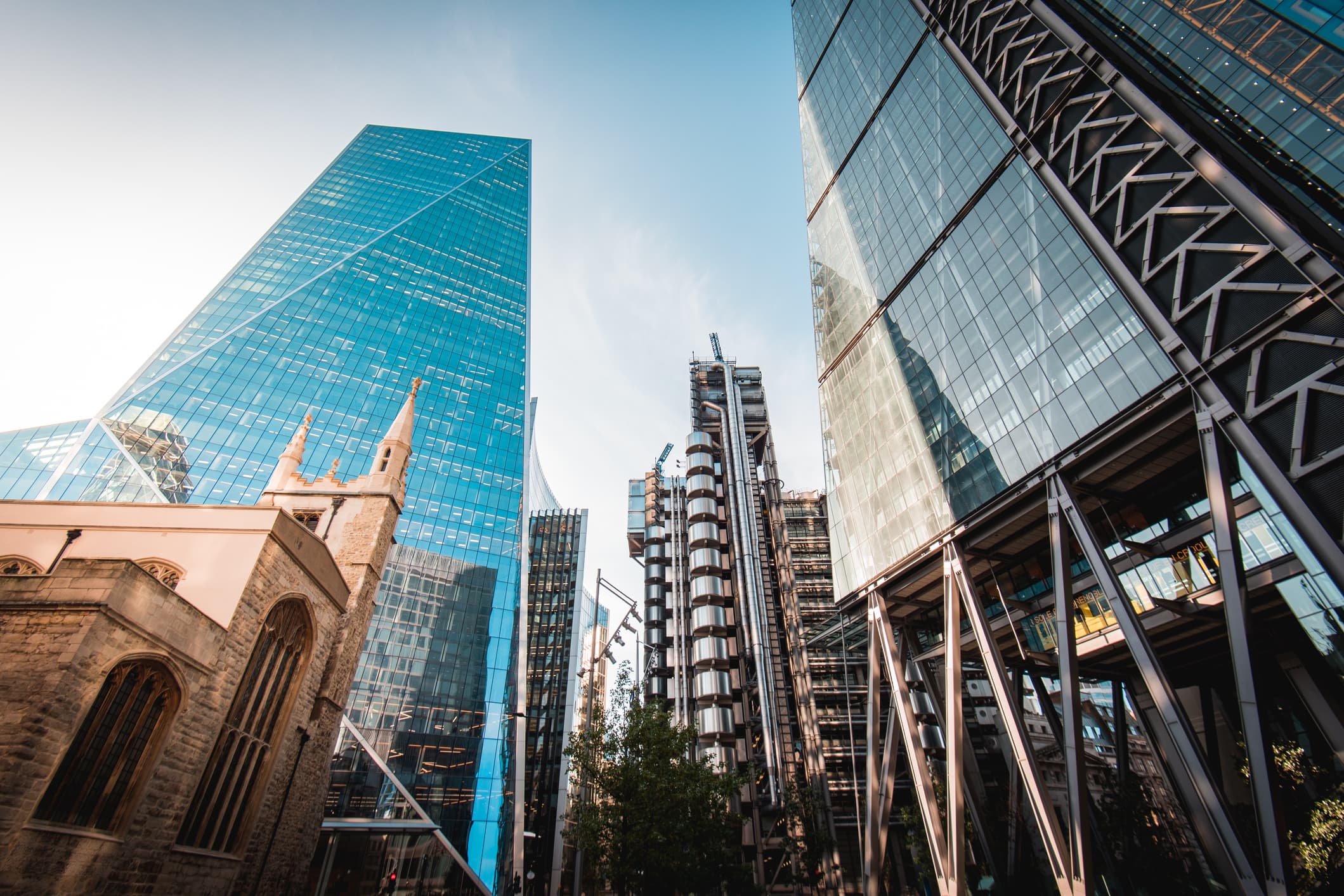 London upward angle